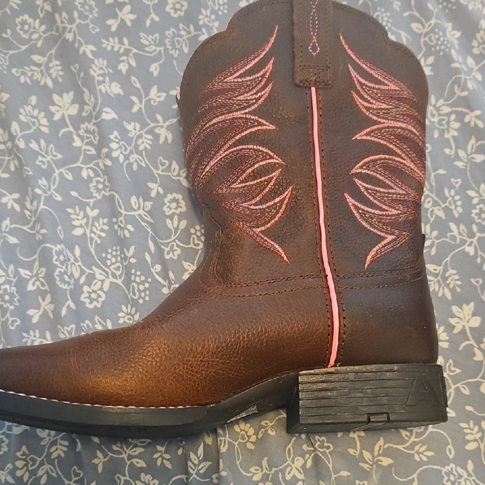 Ariat Brown Cowboy Boots with Pink Stitching